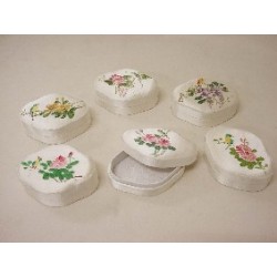 CAJA PEQUEÑA SEDA BLANCA...