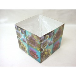 MACETERO CARTON FLORES AZUL...