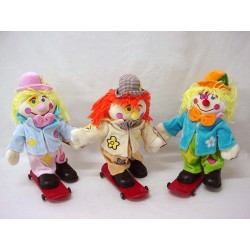 PELUCHE PAYASO EN PATINETE...