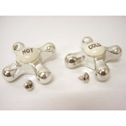 JUEGO 2 ADORNOS GRIFOS HOT...